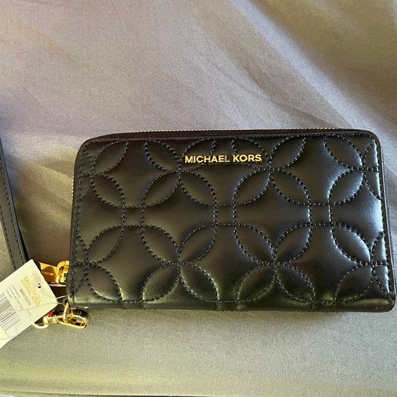Michael Kors Black Quilted Wristlet NWT - Picture 1 of 5